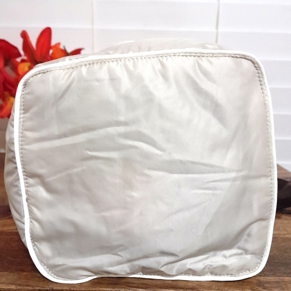 MaxMara The‎ Cube Minimalist Lightweight Neutral Color  Bag 6"W×6"H - Picture 6 of 9